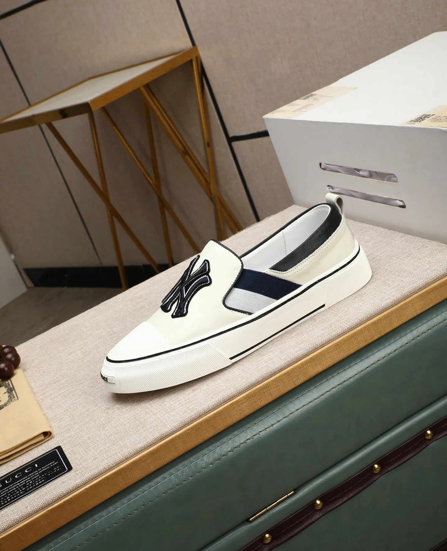 Men's shoes 💰460 GUCCI🔍🔍The latest models are on sale at the same time at the counter. Original calfskin imported from Italy, genuine leather lining, (high-end, extravagant, and classy) with exquisite workmanship. Soles: Original soles specially provided by the original factory. ⚠Exclusive double-layer movable molded soles are super comfortable⚠. Photos of the real thing🎬The real thing is even better🔍🔍"High quality·Follow the order" Code number 38-44